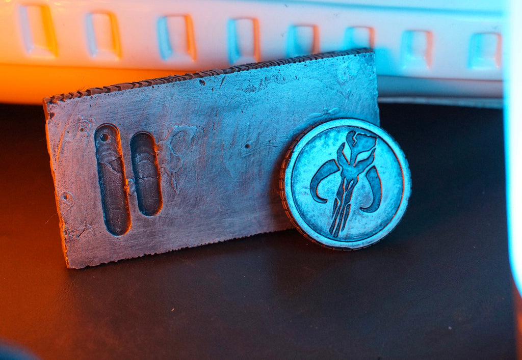 Beskar Ingot Prop, BESKAR 2.0. 2nd version! +++ FREE COIN - Used in the official Star Wars Promotion Mandalorian Blu Rays -